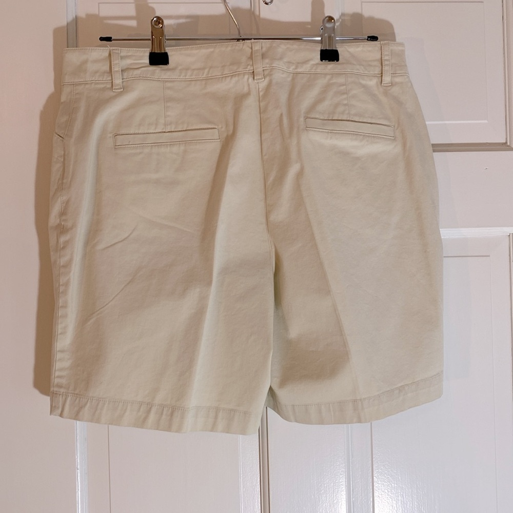 New Talbots Khaki Shorts in size 10 - Picture 2 of 6